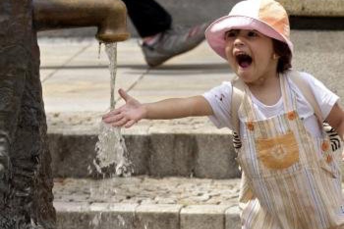 Ilustračný obrázok k článku Chodci v Spišskej? Napiť sa môžu v 6-tich napájadlách, denne vypijú 400 l vody