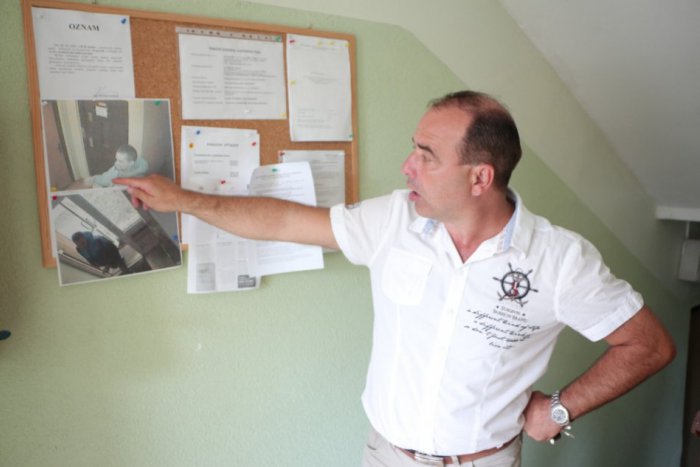 Ilustračný obrázok k článku Situácia v žiarskom paneláku bola neúnosná. Nainštalovali kamery, zavládol pokoj