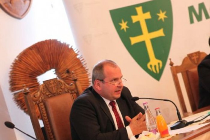 Ilustračný obrázok k článku Žilinskému zastupiteľstvu dominovala jedna téma: Ako to bolo s bytom za 700 eur?