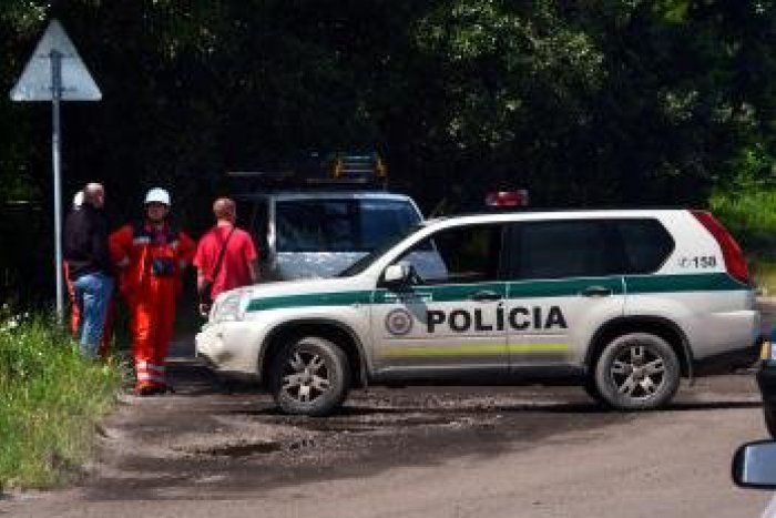 Ilustračný obrázok k článku Rozdávajú sa vysvedčenia: V okolí škôl je viac policajtov, jazdiť treba opatrne!