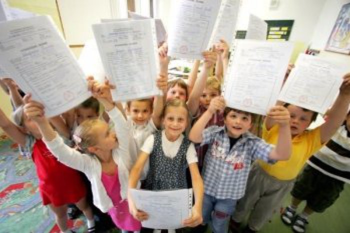 Ilustračný obrázok k článku Keď vás deti s vysvedčením nepotešia... Rady psychológa, ako sa zachovať