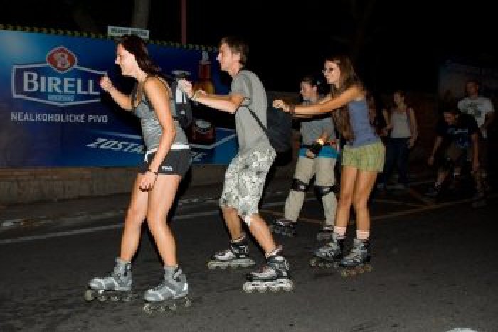 Ilustračný obrázok k článku Tipy na posledný júnový víkend: Letné kino, spev, tanec, guľáš aj inline jazda ulicami Brezna