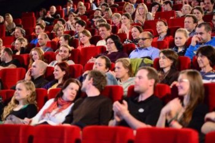 Ilustračný obrázok k článku Prehľad víkendových akcií: Folklór, zabíjačka, kolky, divadlo aj benefičné koncerty