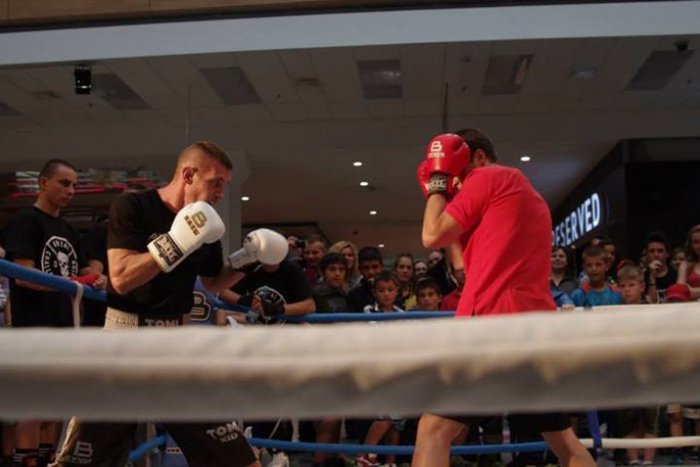Ilustračný obrázok k článku FOTO: Bystrica zažila 24 hodín boxu s Tomim Kidom: Pozrite si zábery priamo z ringu