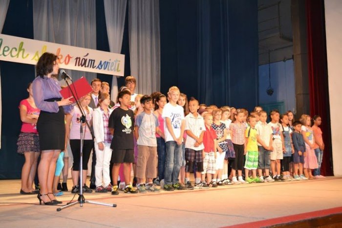 Ilustračný obrázok k článku Zochovci slávnostne zakončili školský rok. Mnohí dostali ocenenia a rozlúčili sa aj s deviatakmi