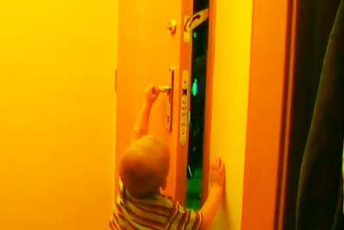 Ilustračný obrázok k článku BÝVAJME BEZPEČNE: Zaručené tipy pre ochranu detí vo vašej domácnosti