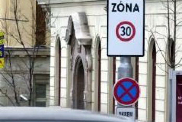 Ilustračný obrázok k článku Môťovčania sa boja cesty pred ich domami: Autám sa často uhýname na poslednú chvíľu!