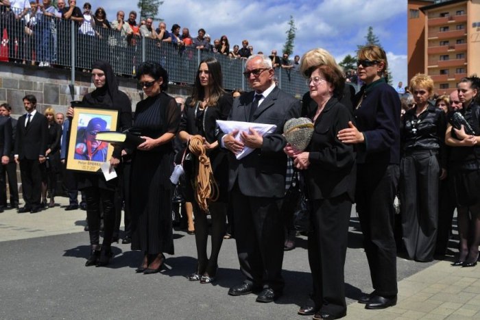 Ilustračný obrázok k článku Smútiaca rodina zavraždeného Petra Šperku (†57): Od štátu dostane 33 000 €