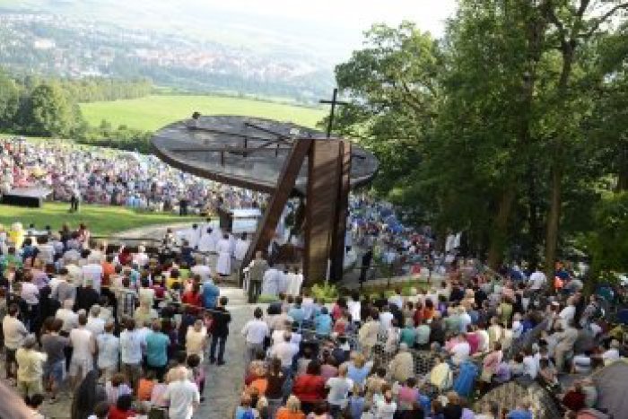 Ilustračný obrázok k článku 480 000 pútnikov v Levoči: Nasadených bolo 141 policajtov, došlo len k jednej krádeži