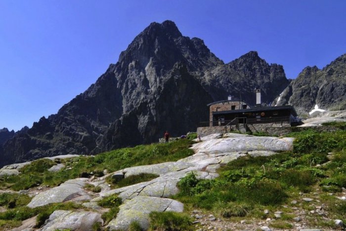 Ilustračný obrázok k článku Letná turistická sezóna sa rozbieha. Cítia to aj na Téryho chate