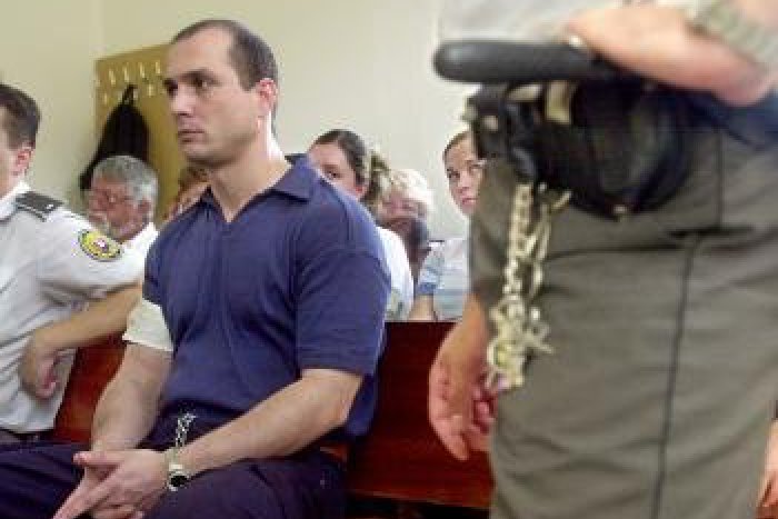 Ilustračný obrázok k článku Je to definitívne: Cinkota zostáva za mrežami, herec milosť nedostal