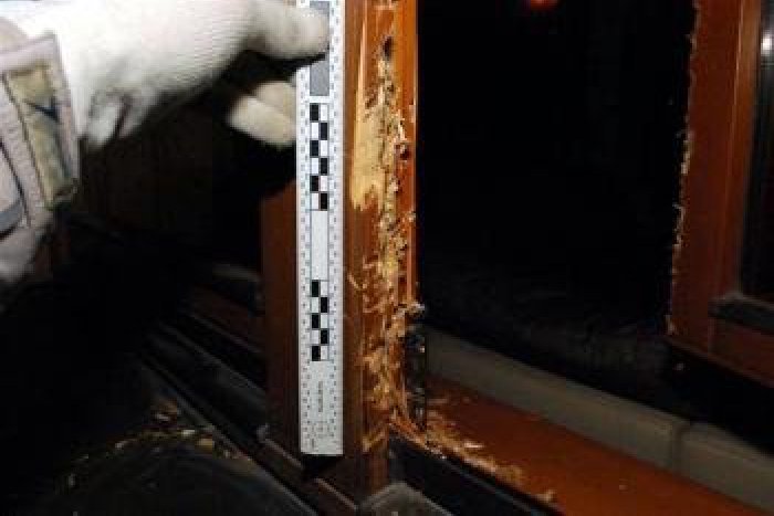 Ilustračný obrázok k článku Hokejová legenda smúti: Golonkovi v Krpáčove vykradli chatu, zostal mu len uterák