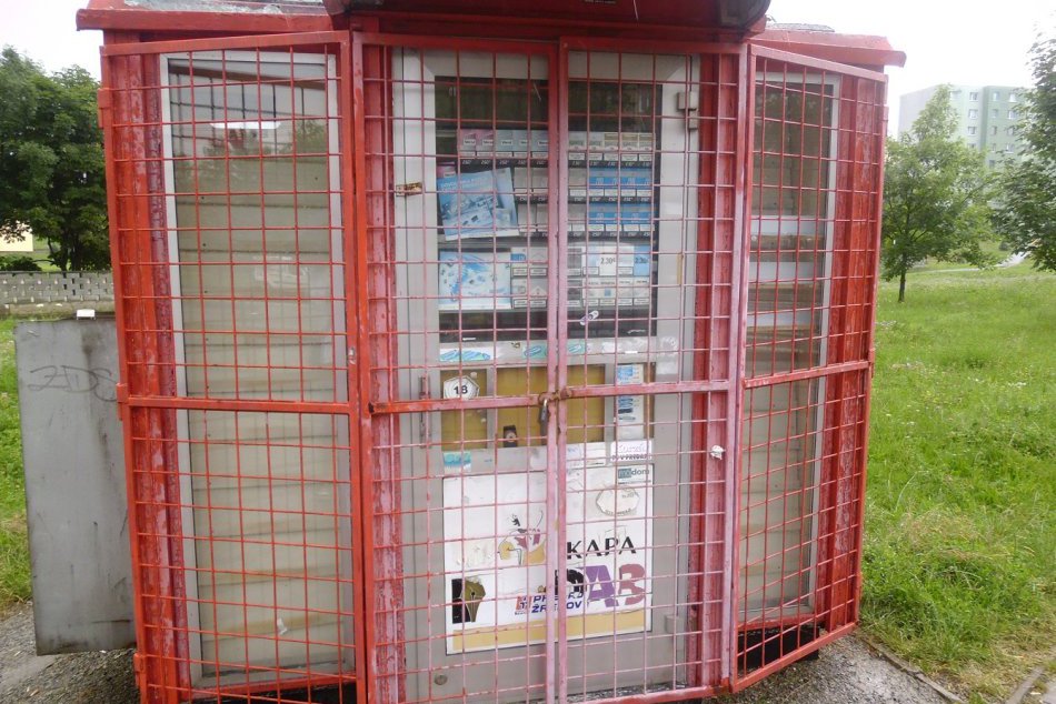 Ilustračný obrázok k článku Kristián (18) a Dávid (21) zatúžili po kusovke: Hlavou najprv do stánku v Prešove, potom útok na predavača (54)!