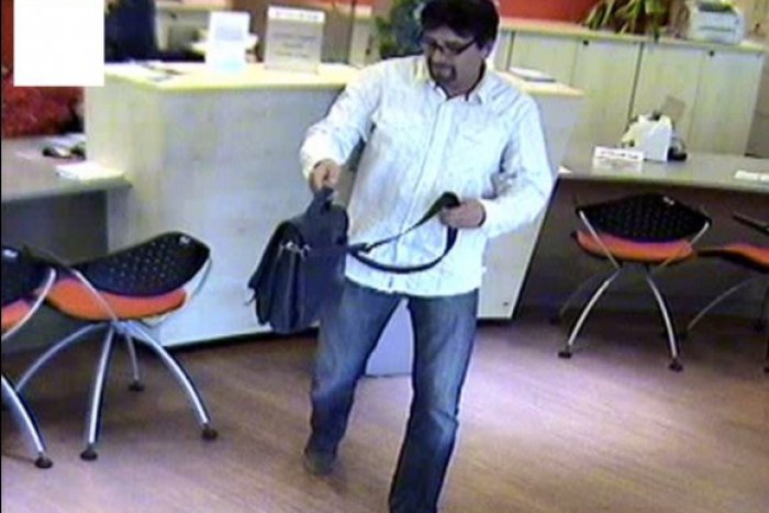 Ilustračný obrázok k článku FOTO: Pozrite si tvár muža, ktorý sa podvodom obohatil o 350 000 eur!