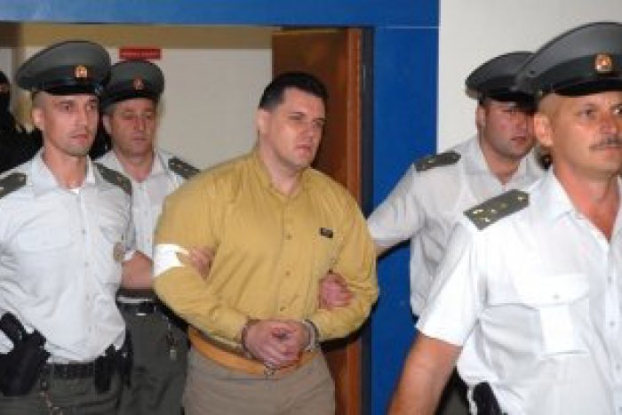 Ilustračný obrázok k článku Mikuláša Černáka obvinili z ďalšej vraždy: Hlavu obete objavili v kvetináči