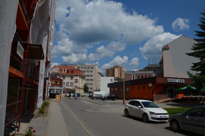 Ilustračný obrázok k článku Na Madáčovej to majú ťažké: Nočný epileptický záchvat, smetný kôš v okne!