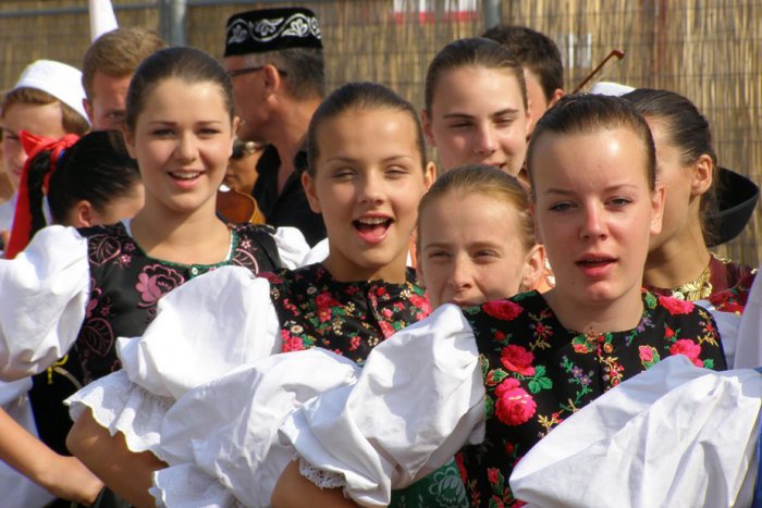 Ilustračný obrázok k článku Francúzska reálekológia: Jeden pohár na vodu pre človeka, drevené latríny!