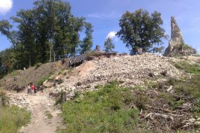 Ilustračný obrázok k článku Odkrývanie histórie v našom kraji: Archeológovia v plnom nasadení až na ôsmich hradoch