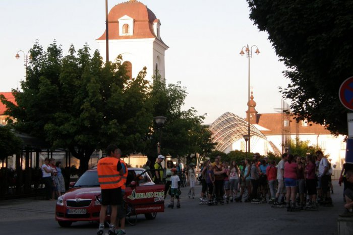 Ilustračný obrázok k článku V sobotu patrili ulice mesta opäť korčuliarom a bicyklistom: Inline jazda mala 60 účastníkov