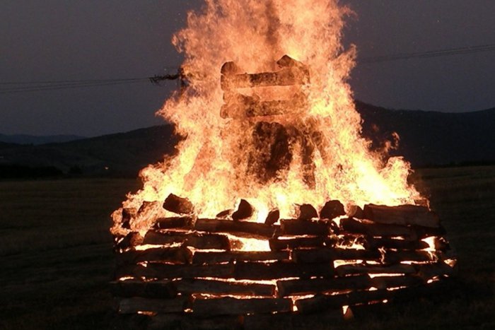 Ilustračný obrázok k článku Prijatie Deklarácie zvrchovanosti sme si pripomenuli 21-krát: Vatra sa rozhorela aj v Brezne