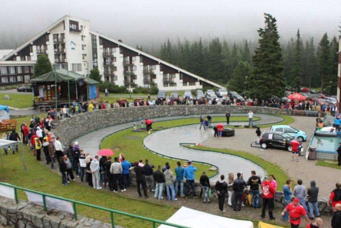 Ilustračný obrázok k článku Silní muži, krásne fitnesky i bohatý sprievodný program. Štrbské Pleso ovládne športová smršť