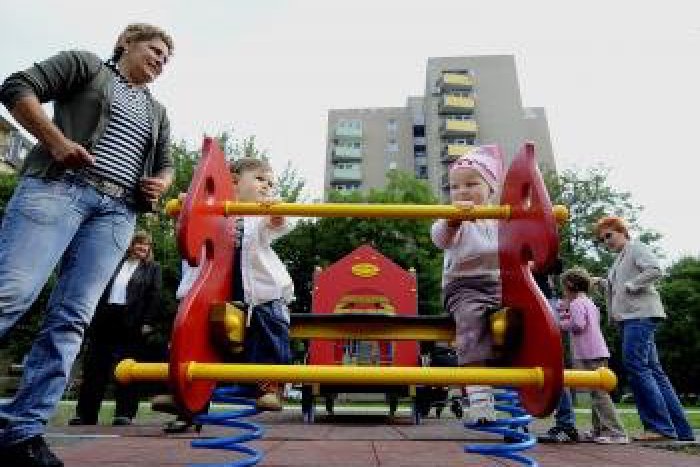 Ilustračný obrázok k článku Ihrisko sotva otvorili, už ho zničili vandali: Deťom zmizli aj hojdačky!