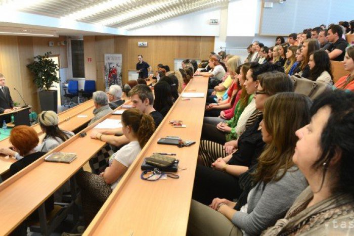 Ilustračný obrázok k článku Tomu sa povie nevšedná návšteva: Študentom bude prednášať eskimácky šaman!