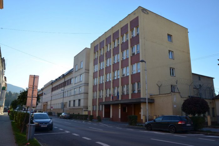 Ilustračný obrázok k článku Kam s kriminálnikmi? Ružomberok hlási preplnenú väznicu