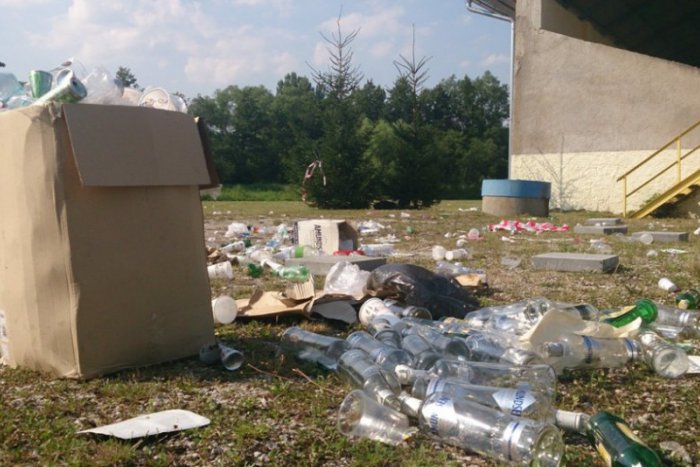 Ilustračný obrázok k článku OBRAZOM: Areál futbalového ihriska sa zmenil na smetisko!