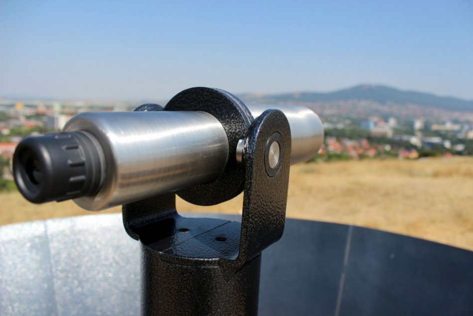 Ilustračný obrázok k článku Je po krásnom výhľade: Cez ďalekohľad na Kalvárii opäť nič neuvidíte!