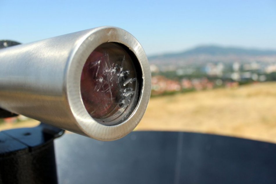 Ilustračný obrázok k článku Krajší výhľad na Nitru: Ďalekohľad na Kalvárii vymenia za nový a odolnejší