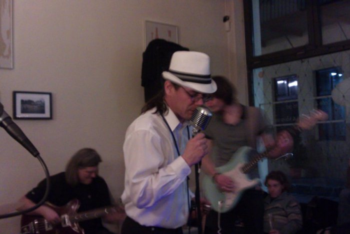 Ilustračný obrázok k článku Smutná správa: Na dovolenke v Turecku nečakane zomrel muzikant Boris Čiampor (†47)