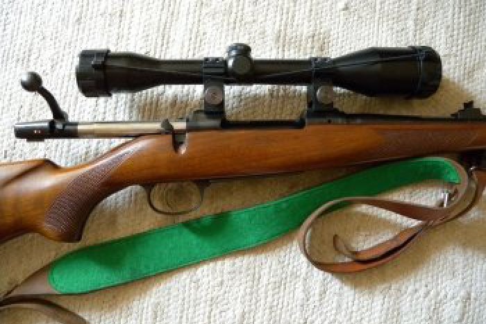 Ilustračný obrázok k článku Opitý muž (46) sa na ulici prechádzal s nabitou guľovnicou!