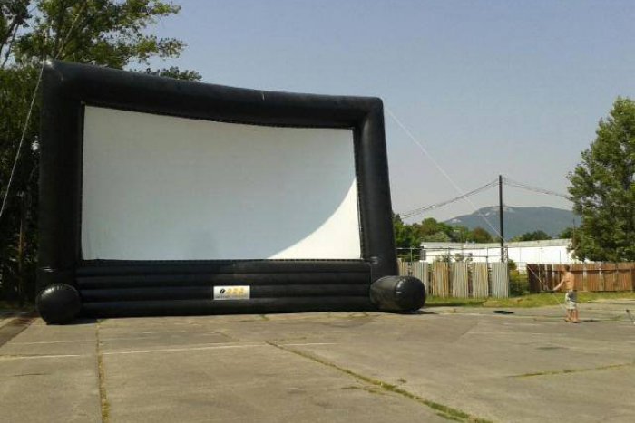Ilustračný obrázok k článku Autokino v Nitre štartuje už dnes: Tento film si budete môcť pozrieť ako prvý!