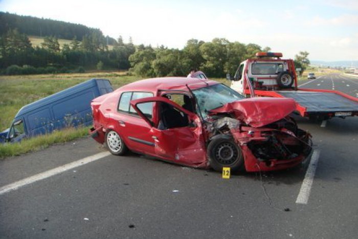 Ilustračný obrázok k článku OBRAZOM: Pred Matejovcami sa ráno zrazili tri autá