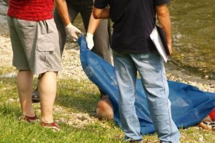 Ilustračný obrázok k článku V jazere Draždiak našli mŕtvolu muža v plavkách: Polícia pátra po jeho totožnosti