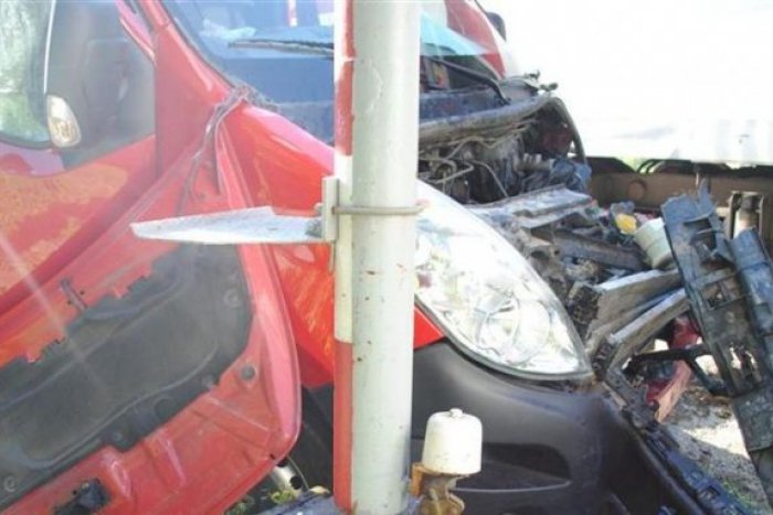 Ilustračný obrázok k článku FOTO: Na železničnom priecestí sa zrazil IC vlak s osobným autom!