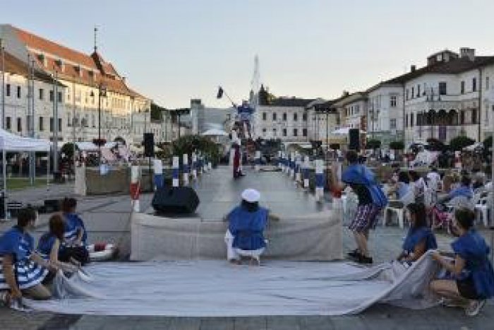 Ilustračný obrázok k článku Novinka kultúrneho leta pokračuje: Kotviť pod Urpínom budete môcť aj v auguste