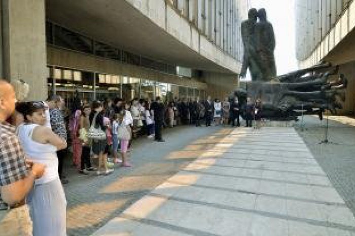 Ilustračný obrázok k článku Nemohli vlastniť psa a krčmár im nenalial pivo: Pod Urpínom sa spomínalo na rómsky holokaust