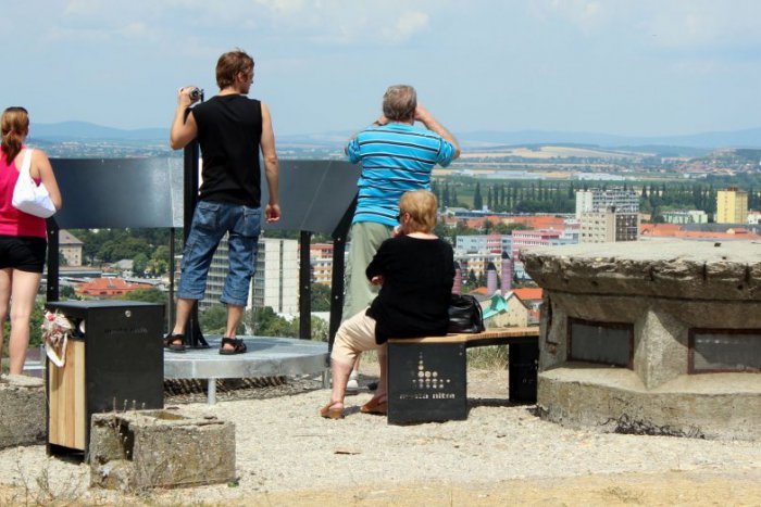 Ilustračný obrázok k článku Dobrá správa pre turistov: Poškodený ďalekohľad na Kalvárii je už opravený!