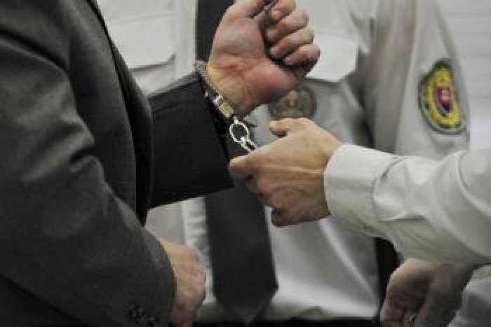 Ilustračný obrázok k článku Dráma pri stanici: Trojica mužov prepadla dievča (18), nepomohli jej ani kopance a krik!