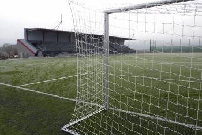 Ilustračný obrázok k článku Neobvyklá akcia právnika z Topoľčian: Na námestí organizuje anketu o dotácií pre štadión!