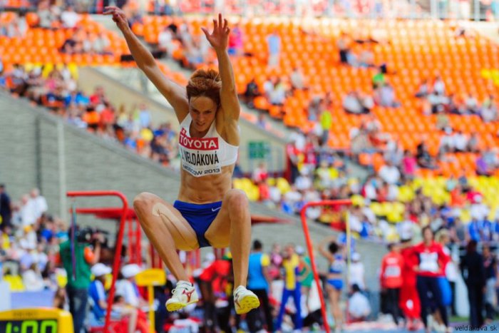 Ilustračný obrázok k článku Predsezónna príprava sestier - skokaniek Velďákových: Baby ako lastovičky, letia ze teplom