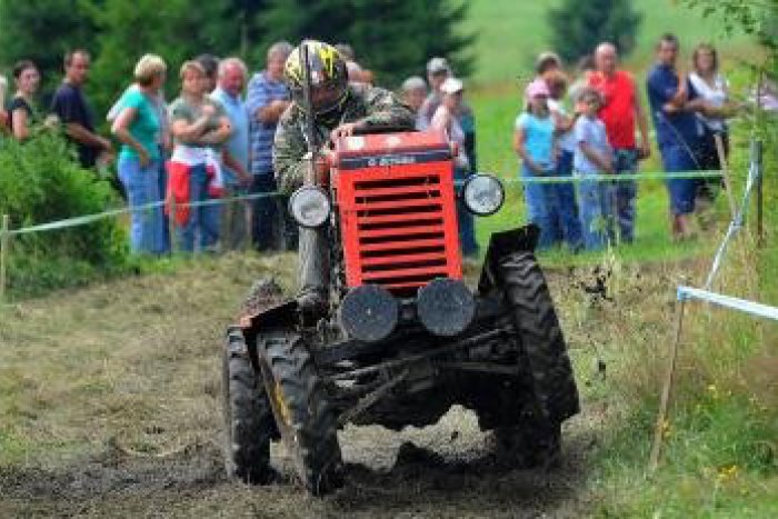 Ilustračný obrázok k článku Víkendové tipy: Malotraktory, lavičkové sympózium, kone, cykloturistický maratón aj kolky