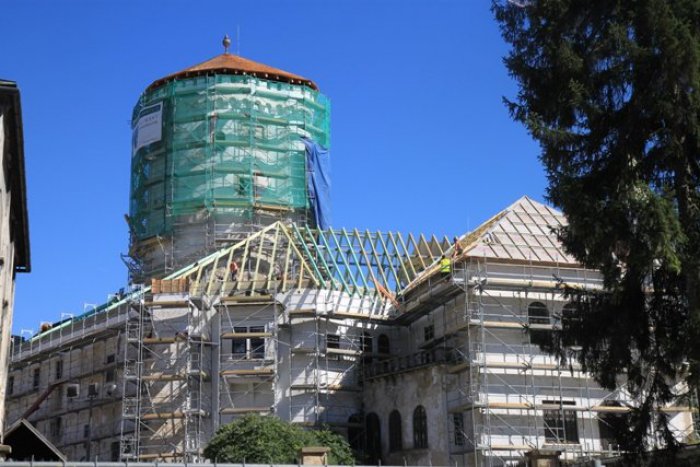 Ilustračný obrázok k článku OBRAZOM: Takto pokračuje rekonštrukcia Budatínskeho zámku