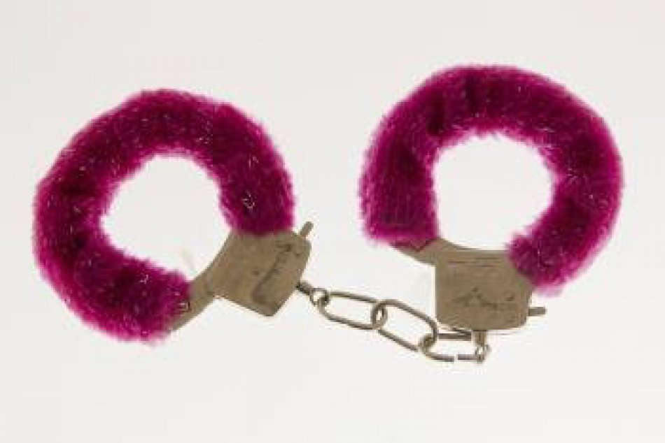 Ilustračný obrázok k článku Z väzby prepustili mladistvú Klaudiu, ktorá ponúkala dievčatá na sexuálne služby