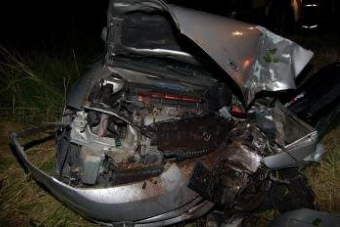 Ilustračný obrázok k článku Jazda podguráženého Sásovčana (21)? Nezvládol zákrutu, s autom skončil na streche