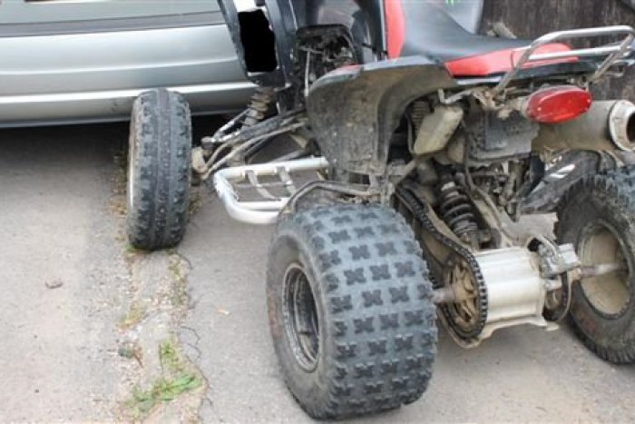 Ilustračný obrázok k článku Vodič štvorkolky nabúral do Golfu: Pri nehode utrpel ťažké zranenia