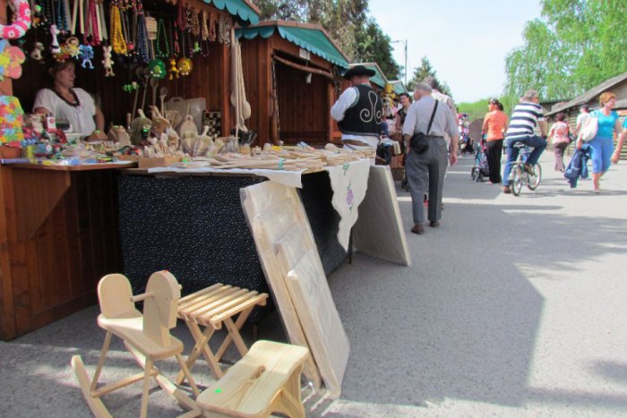 Ilustračný obrázok k článku V Bystrici sa chystá super akcia, na ktorej je hriech chýbať: Nakúpite na farmárskom trhu a nielen to!