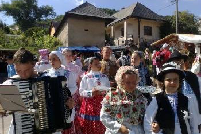 Ilustračný obrázok k článku Fajnšmekri si na Hontianskej paráde prídu na svoje: Degustácia vín v tufopieskovcových pivniciach!